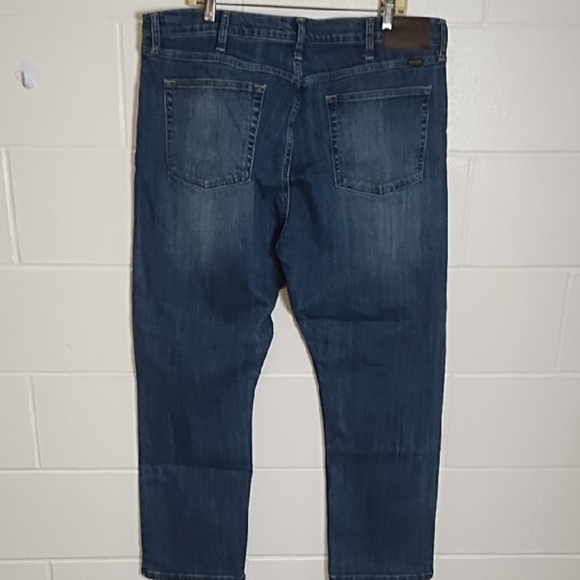 Wrangler Regular Fit Denim Jeans with Subtle Fading - Picture 9 of 9